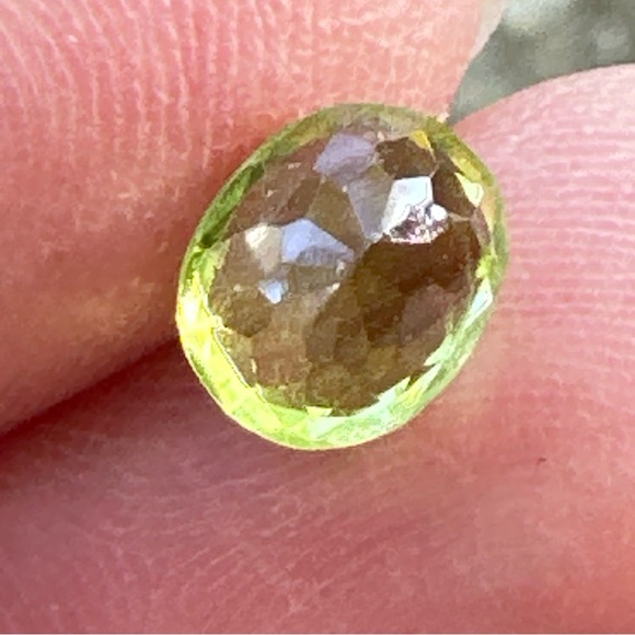 Top Grade 1.85 ct lovely Peridot Ring Size~RQ - Picture 11 of 16